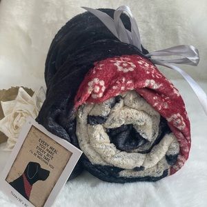 New with tags PRIMITIVES BY KATHY “WATCHING YOU” SOFT THROW BLANKET 50”x60” 🐶